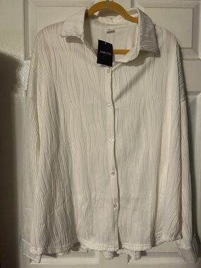 Women's Cream Wavy-Texture Button-Down Shirt